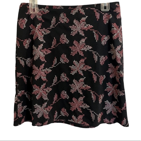 Express Black Embroidered Flower Skirt - Picture 1 of 4